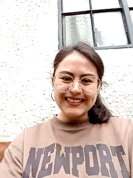Snapshot of lara_moon25 chatting on 03/14/25, 04:19 lara moon25 online show from 03/14/25, 04:19