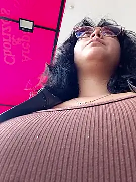 lara moon25 online show from 12/04/25, 06:51