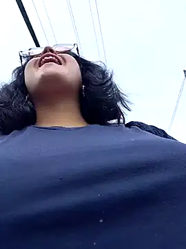 lara moon25 online show from 11/10/25, 07:30