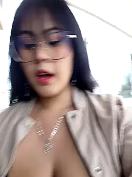 lara moon25 online show from 11/27/25, 07:47