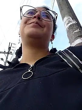 lara moon25 online show from 12/18/25, 08:12