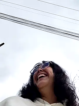 lara moon25 online show from 11/13/25, 06:45