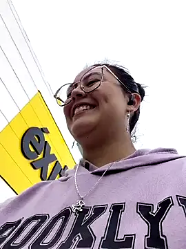 lara moon25 online show from 10/29/25, 07:46