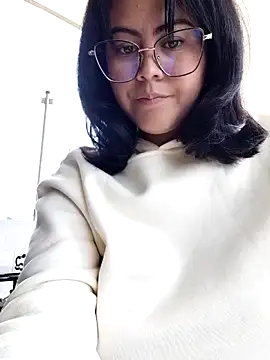 lara moon25 online show from 11/04/25, 08:12