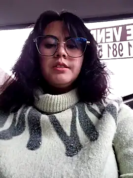 lara moon25 online show from 12/15/25, 07:52