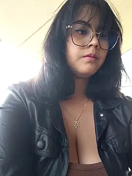 lara moon25 online show from 11/19/25, 08:20