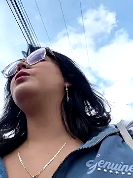 lara moon25 online show from 11/21/25, 07:35