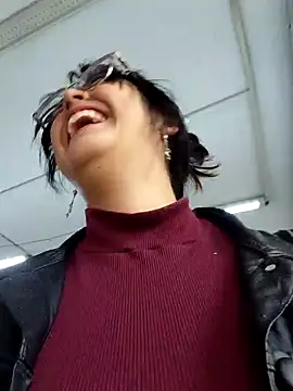 lara moon25 online show from 11/29/25, 07:03