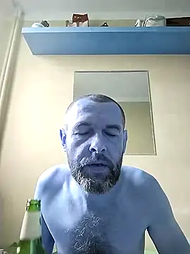 Snapshot of Andrzej-M chatting on 09/19/25, 02:54 Andrzej-M online show from 09/19/25, 02:54