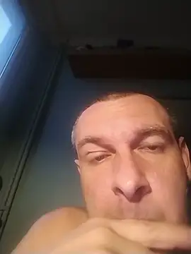 Snapshot of Andrzej-M chatting on 05/16/26, 06:40 Andrzej-M online show from 05/16/26, 06:40