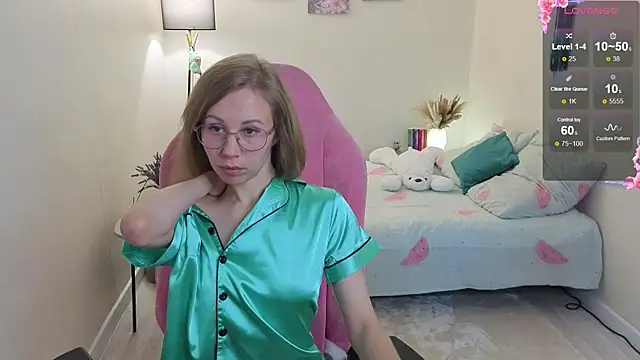 Snapshot of Lill_Mary chatting on 10/17/25, 03:21 Lill Mary online show from 10/17/25, 03:21