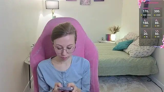 Snapshot of Lill_Mary chatting on 10/20/25, 02:24 Lill Mary online show from 10/20/25, 02:24
