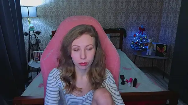 Lill Mary online show from 12/17/25, 04:17