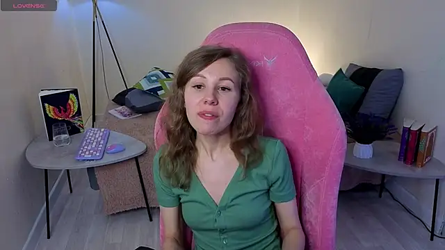 Snapshot of Lill_Mary chatting on 02/15/25, 05:30 Lill Mary online show from 02/15/25, 05:30