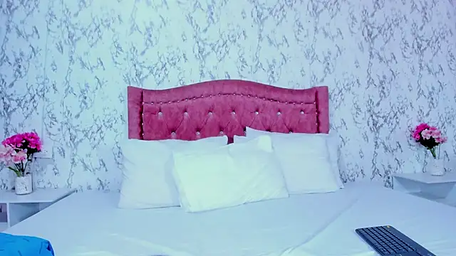 Mia Malkovaa  online show from 10/28/25, 04:50