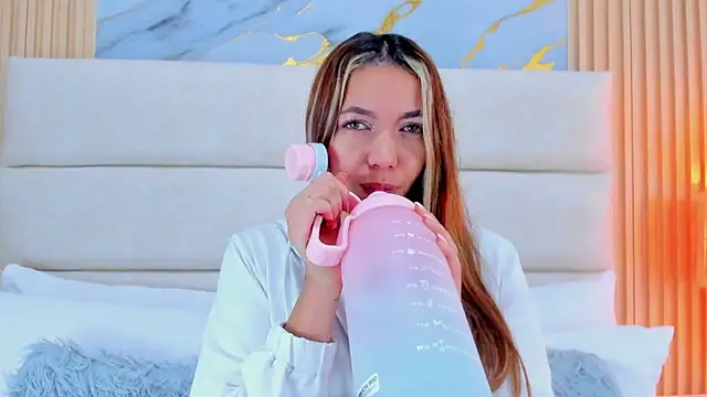 Mia Malkovaa  online show from 05/29/26, 01:39