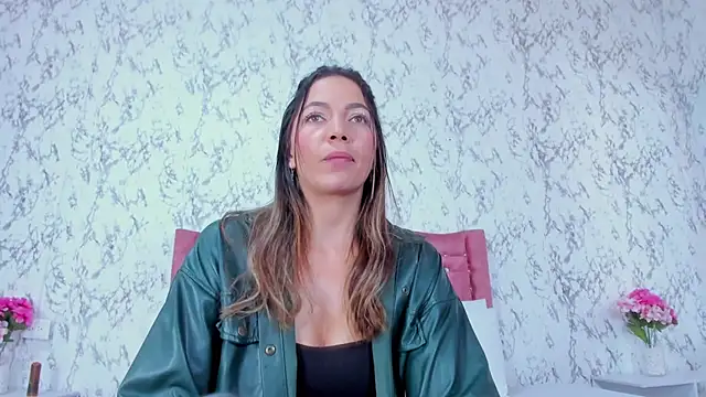 Mia Malkovaa  online show from 11/28/25, 04:18