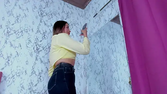 Mia Malkovaa  online show from 10/29/25, 04:28