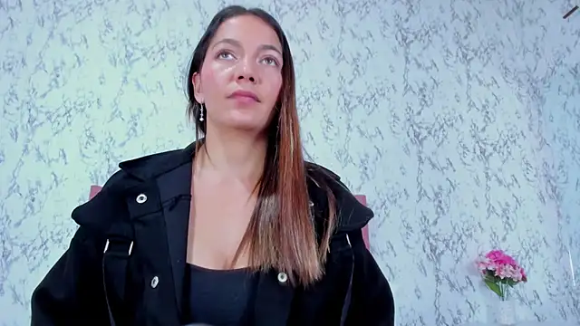 Mia Malkovaa  online show from 12/18/25, 04:22