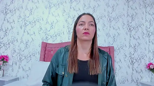 Mia Malkovaa  online show from 10/24/25, 04:17