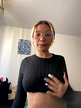 baby lizy online show from 09/25/25, 09:21