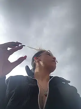 baby lizy online show from 11/14/25, 07:50