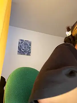 baby lizy online show from 10/13/25, 07:59