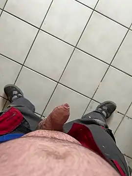 Snapshot of lescoquin2215 chatting on 02/20/26, 09:44 lescoquin2215 online show from 02/20/26, 09:44