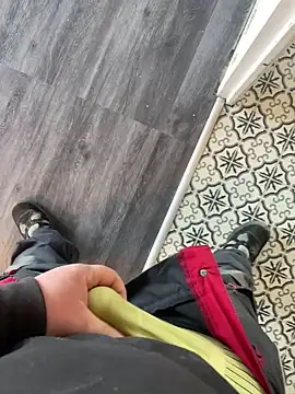 Snapshot of lescoquin2215 chatting on 12/31/24, 08:37 lescoquin2215 online show from 12/31/24, 08:37