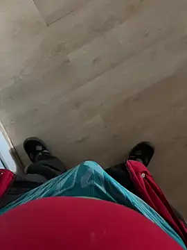 Snapshot of lescoquin2215 chatting on 11/27/25, 10:48 lescoquin2215 online show from 11/27/25, 10:48