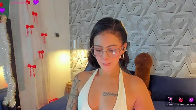 Snapshot of Sophiee_Hill chatting on 03/31/26, 06:59 Sophiee Hill online show from 03/31/26, 06:59