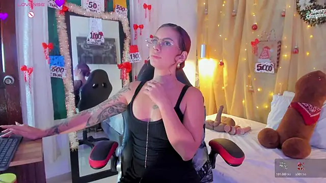 Sophiee Hill online show from 12/16/25, 01:15