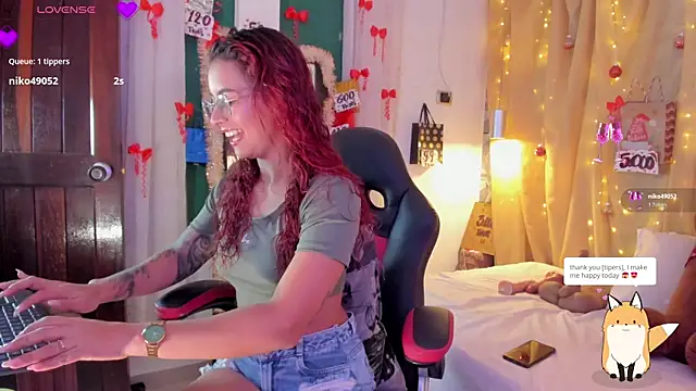 Sophiee Hill online show from 12/21/25, 01:52