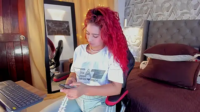 Sophiee Hill online show from 09/18/25, 11:08