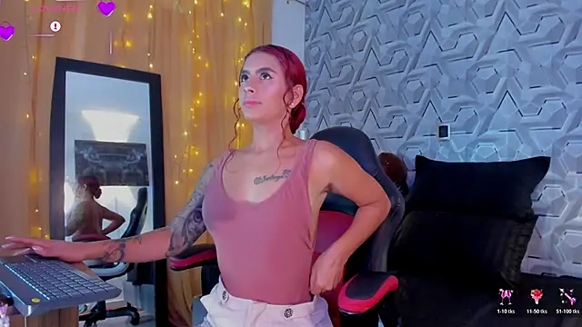 Sophiee Hill online show from 10/28/25, 02:38