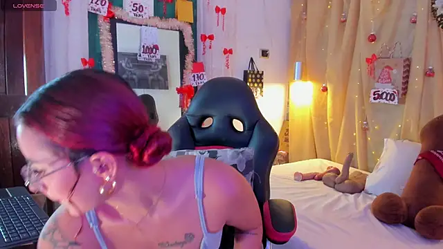 Sophiee Hill online show from 12/19/25, 08:00