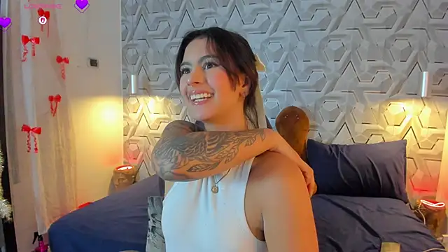 Snapshot of Sophiee_Hill chatting on 03/13/26, 06:29 Sophiee Hill online show from 03/13/26, 06:29