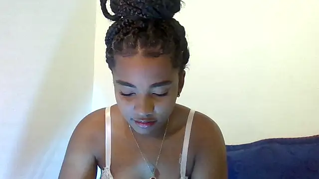 Snapshot of Behla_rouseh chatting on 03/14/25, 10:05 Behla rouseh online show from 03/14/25, 10:05