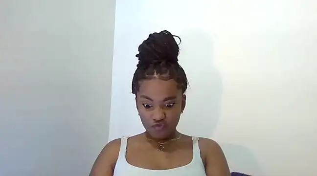 Snapshot of Behla_rouseh chatting on 03/09/25, 10:41 Behla rouseh online show from 03/09/25, 10:41