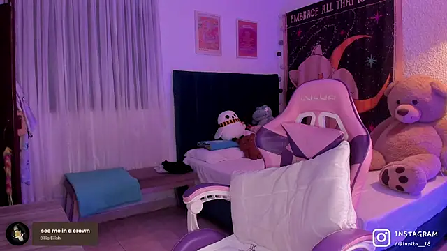 Snapshot of alice_guerin_ chatting on 10/18/25, 03:52 alice guerin online show from 10/18/25, 03:52