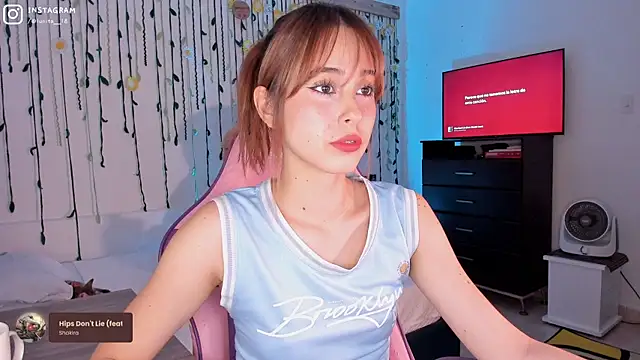 Snapshot of alice_guerin_ chatting on 12/03/24, 01:58 alice guerin online show from 12/03/24, 01:58