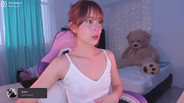 Snapshot of alice_guerin_ chatting on 03/08/25, 09:29 alice guerin online show from 03/08/25, 09:29