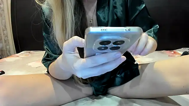 Cookiecutey online show from 04/14/26, 07:41