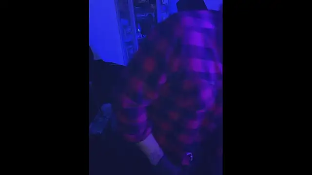 Snapshot of LuggiJack chatting on 09/27/25, 08:04 LuggiJack online show from 09/27/25, 08:04