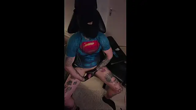 Snapshot of LuggiJack chatting on 12/21/24, 05:25 LuggiJack online show from 12/21/24, 05:25