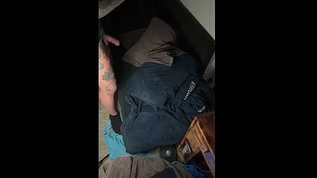 Snapshot of LuggiJack chatting on 01/27/25, 11:54 LuggiJack online show from 01/27/25, 11:54