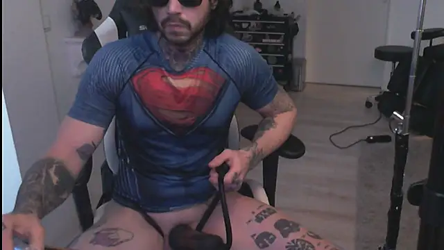 Snapshot of LuggiJack chatting on 01/26/25, 12:43 LuggiJack online show from 01/26/25, 12:43