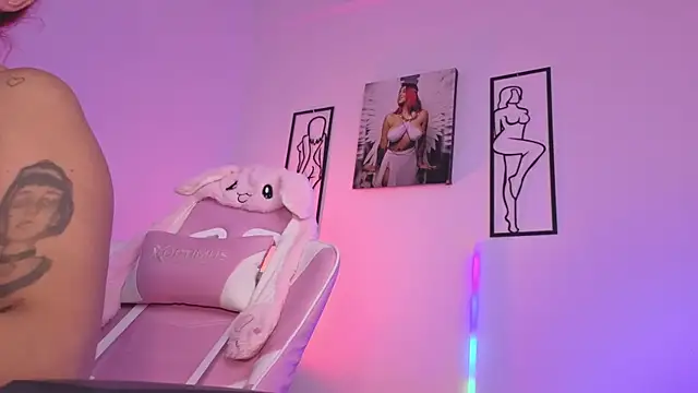 ashlyrey-1 online show from 12/16/25, 12:15