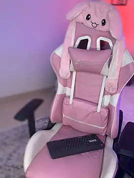 ashlyrey-1 online show from 12/17/25, 10:15