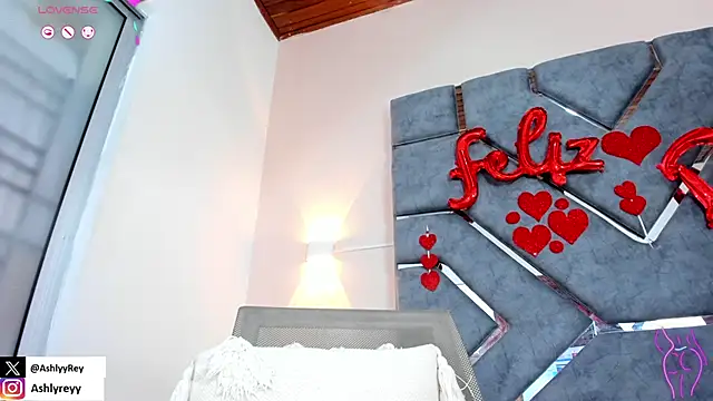 ashlyrey-1 online show from 02/22/25, 01:55